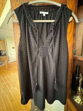 DR2 Size Large Black Swiss Dot Crochet Trim Sleeveless Top with Tassel Tie. EUC